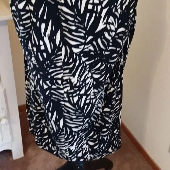 Old Navy Maternity Fitted Dress 💐HOST PICK💐💕 - Picture 8 of 11